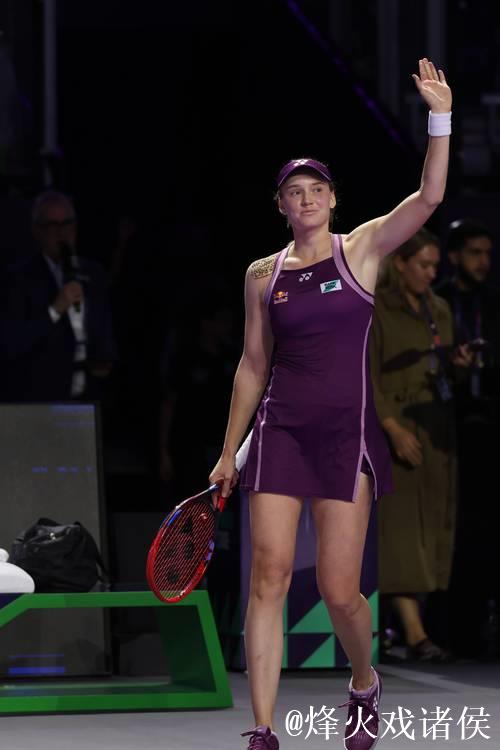 首次晋级年终总决赛冠军战!莱巴金娜2-1力克佩古拉 首次晋级年终总决赛冠军战!莱巴金娜2-1力克佩古拉