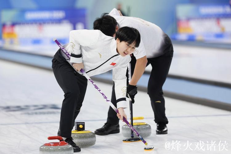 中国冰壶混双组合在冬奥资格赛中豪取五连胜